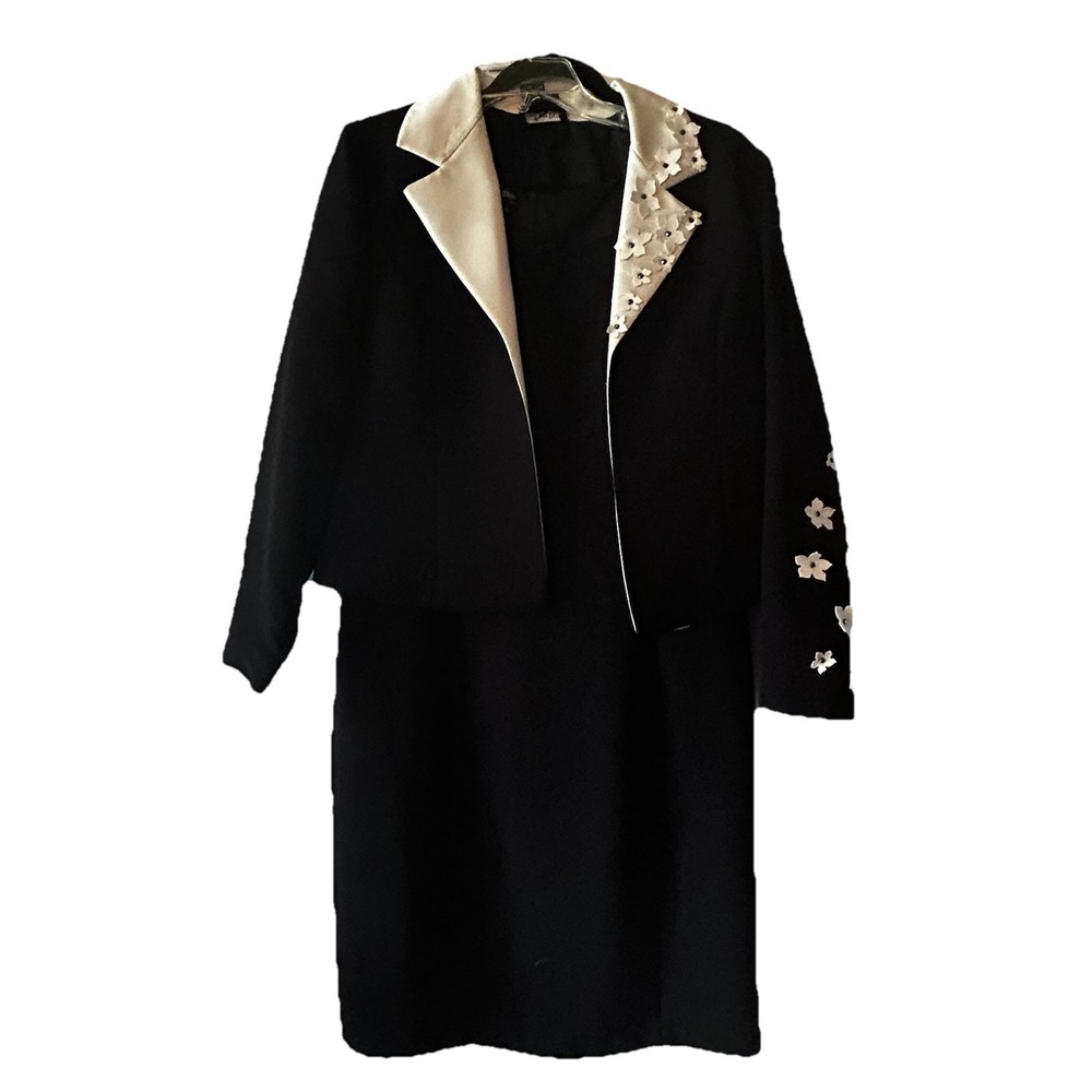 Due Per Due Veste Black Dress Suit White Trim 3d Floral Size 8 Unique! See Photo